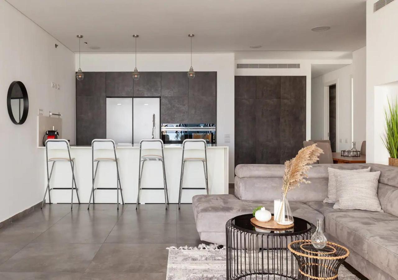 Oַ&O Group- Luxury Penthouse Jacuzzi Sea 36 Floor Apartment Бат Ям Екстериор снимка