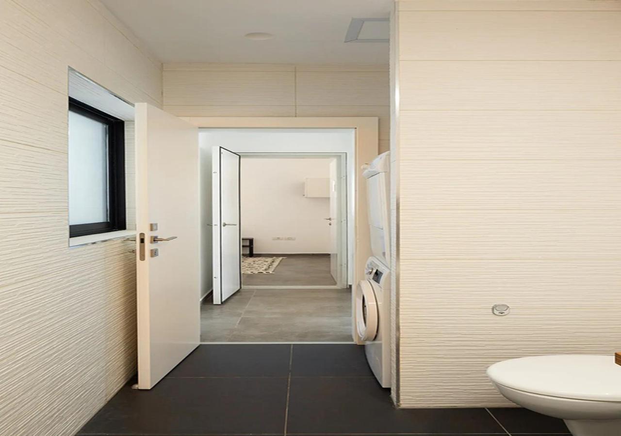 Oַ&O Group- Luxury Penthouse Jacuzzi Sea 36 Floor Apartment Бат Ям Екстериор снимка
